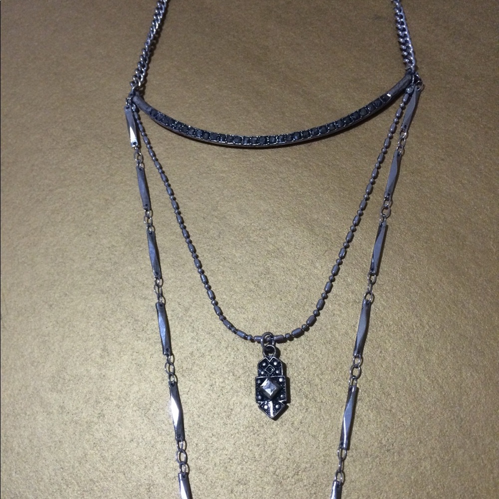 Silver Layered Necklace⚜️ - Picture 3 of 9